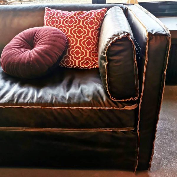 диван кожаный в стиле лофт