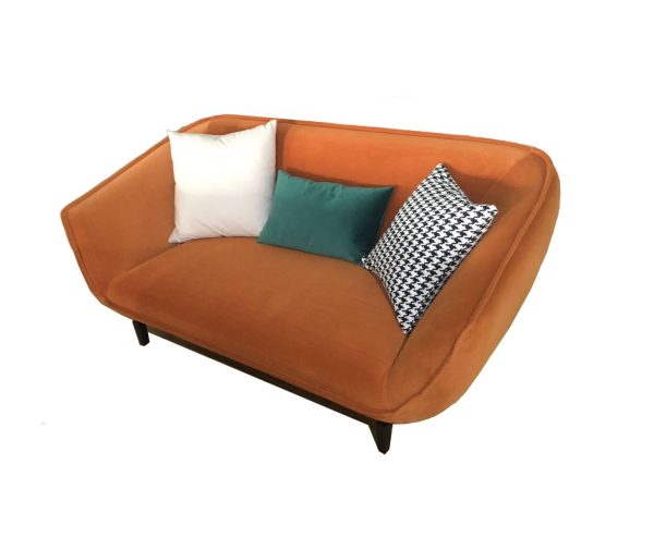 оранжевый велюровый диван